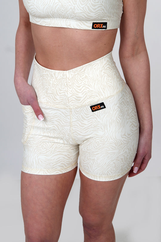 Short Wavy Beige