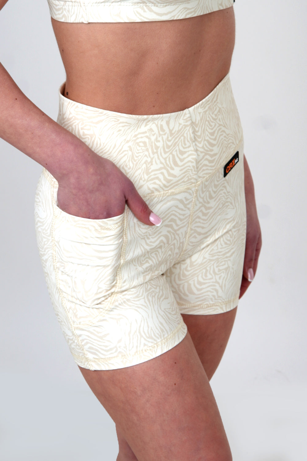 Short Wavy Beige